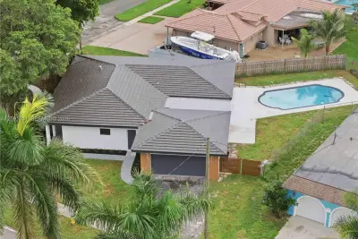 4280 NW 12th St, Coconut Creek: photo 1 of 41