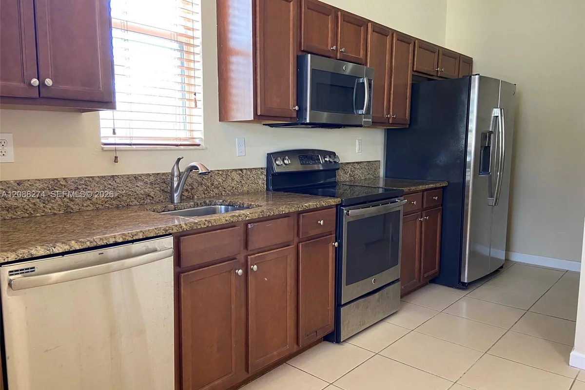 16945 SW 90th Terr Ci Ter, Miami: photo 1 of 12
