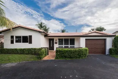 4710 W Park Rd, Hollywood: photo 1 of 56