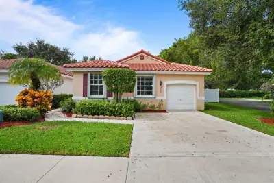 15298 SW 49th St, Davie: photo 1 of 52