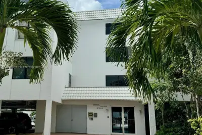 3702 NE 171st St #6, North Miami Beach: photo 1 of 29