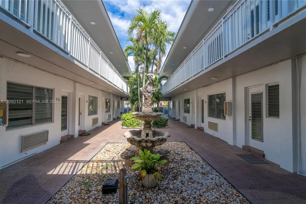 7640 Carlyle Ave #10A, Miami Beach: photo 1 of 18