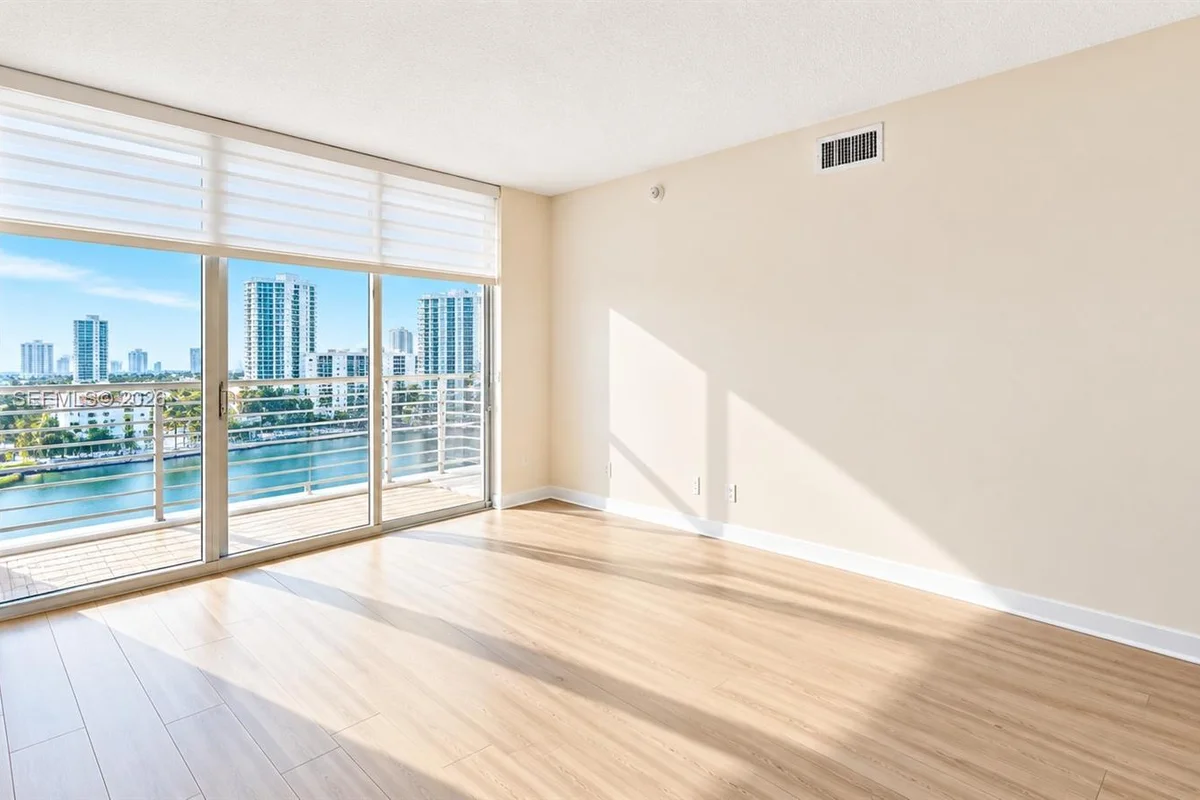 335 S Biscayne Blvd #1601, Miami: photo 1 of 18