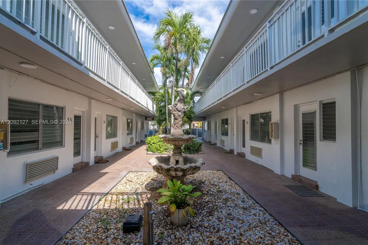 7640 Carlyle Ave #5A, Miami Beach: photo 1 of 15
