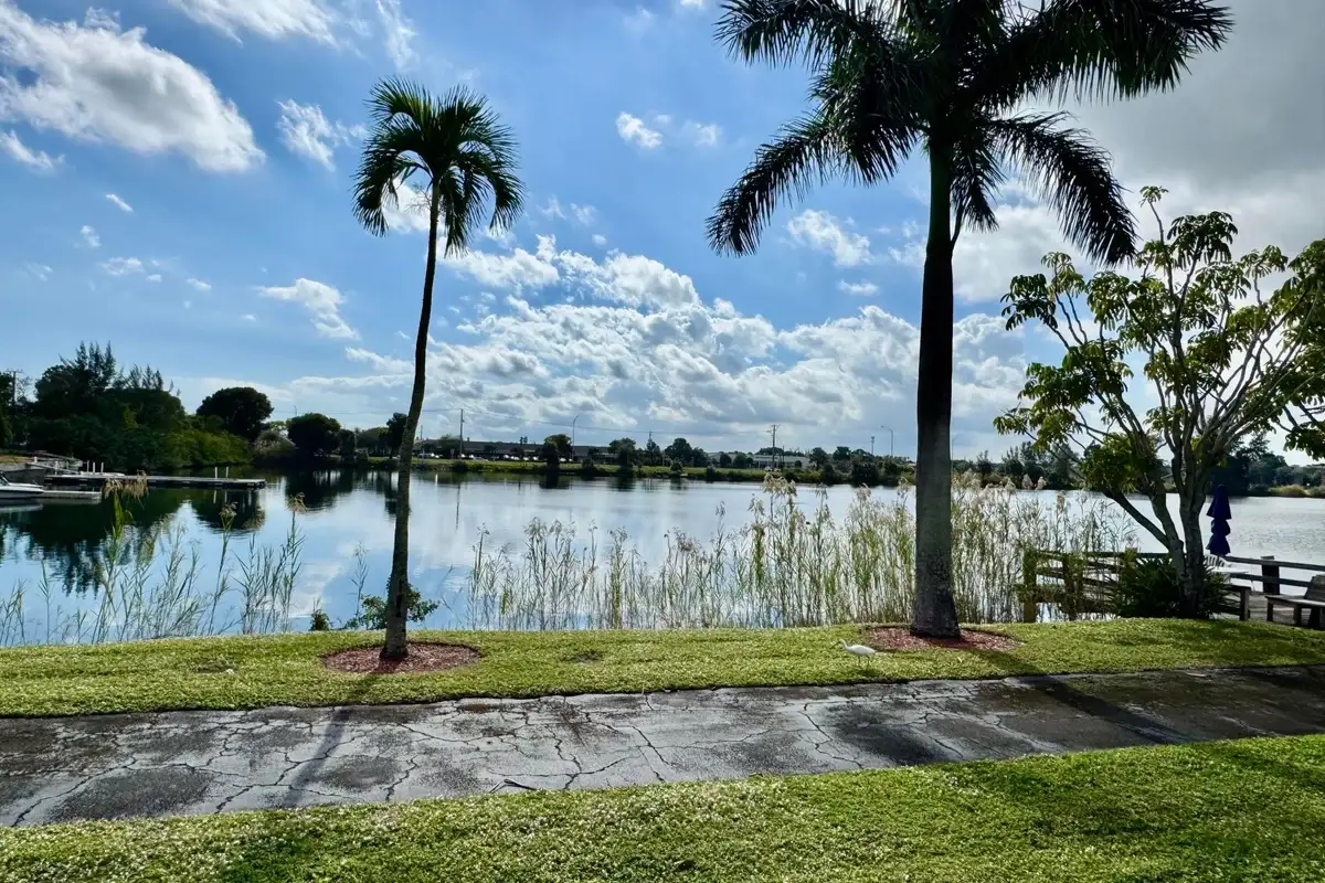 960 Crystal Lake #206, Deerfield Beach: photo 1 of 16