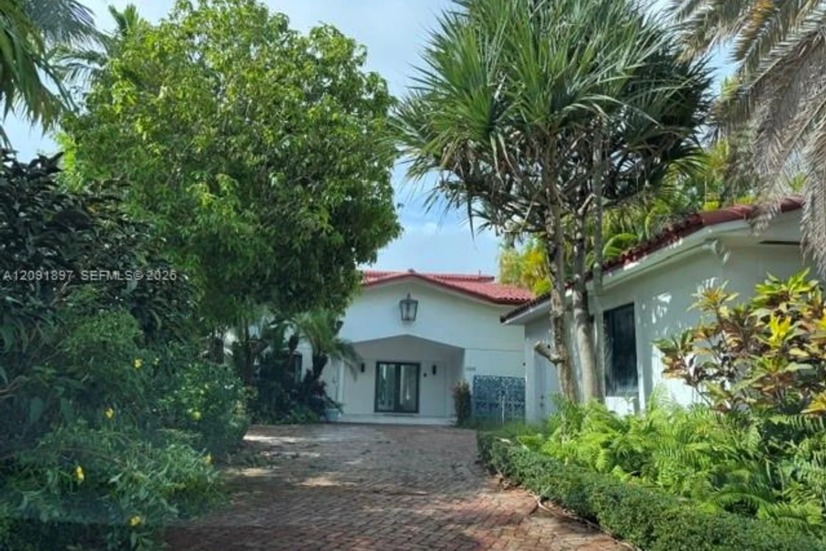 1028 88th St, Surfside: photo 1 of 33