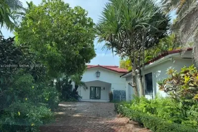 1028 88th St, Surfside: photo 1 of 33