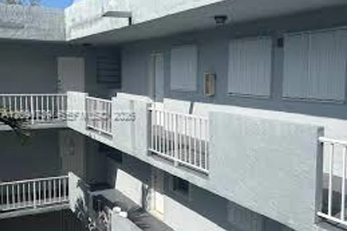 1725 W 60th St #F202, Hialeah: photo 1 of 21