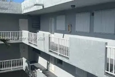1725 W 60th St #F202, Hialeah: photo 1 of 21