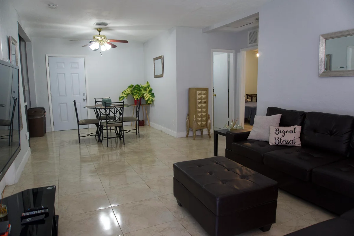 6509 Pines Pkwy, Hollywood: photo 1 of 23