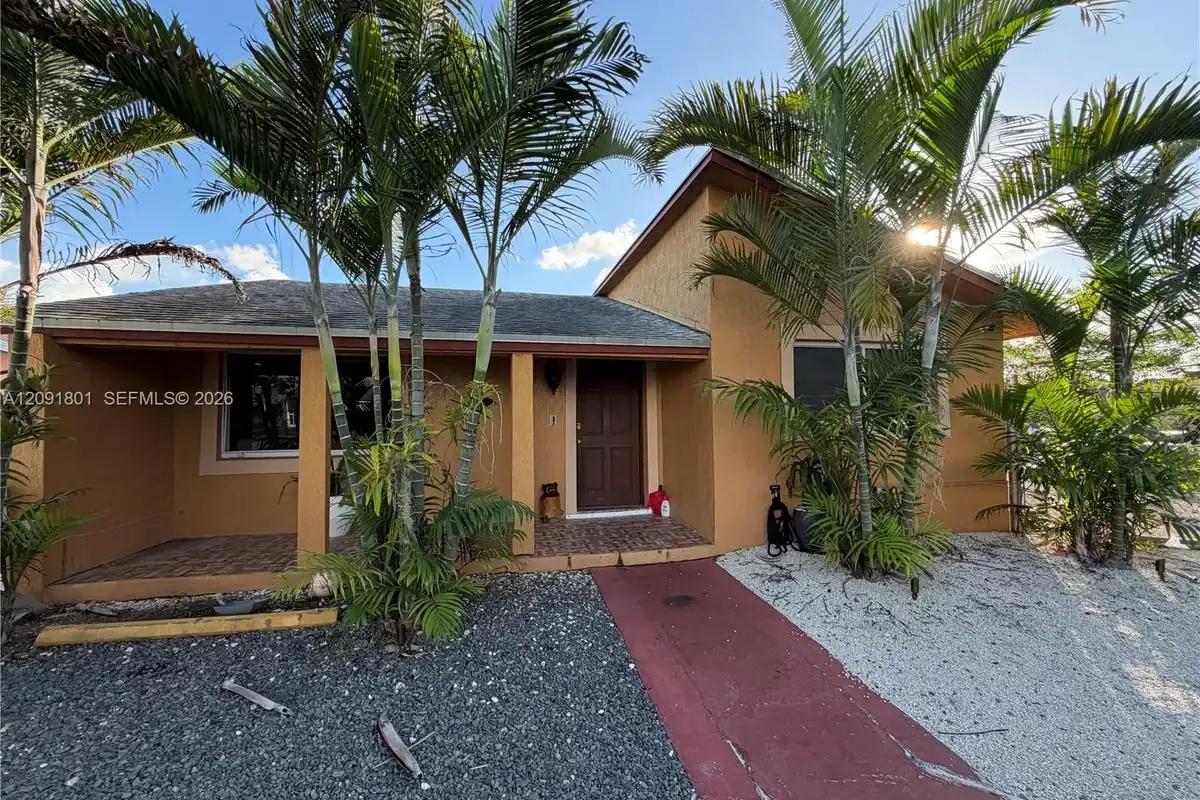 30486 SW 162nd Pl, Homestead: photo 1 of 40