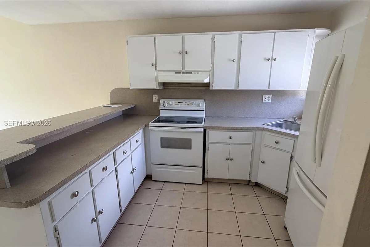 5712 W 25th Ct, Hialeah: photo 1 of 24