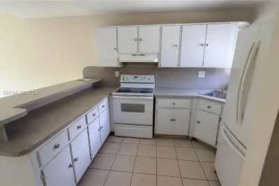 5712 W 25th Ct, Hialeah: photo 1 of 24