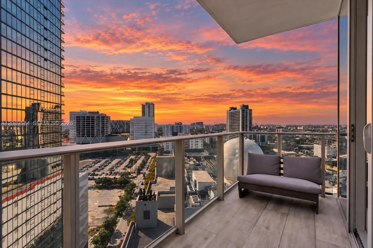 851 NE 1st Ave #1712, Miami: photo 1 of 48
