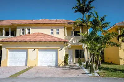 13235 SW 143rd Ter, Miami: photo 1 of 20