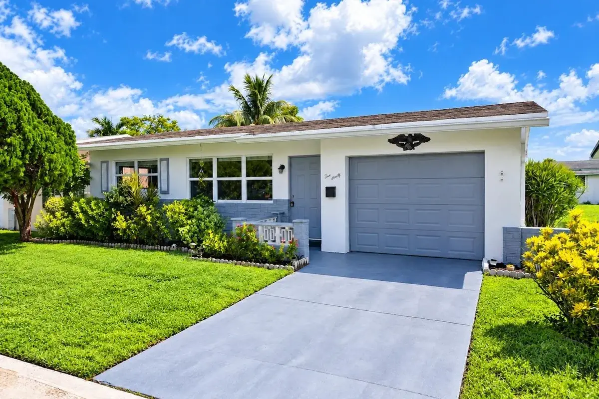 1030 NW 69th Ave, Margate: photo 1 of 22