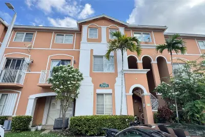 17650 NW 73rd Ave #104-18, Hialeah: photo 1 of 26
