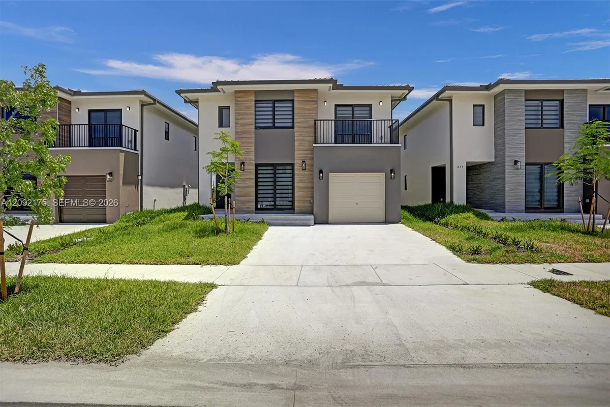 1135 NW 1 St, Florida City: photo 1 of 69