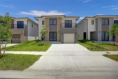 1135 NW 1 St, Florida City: photo 1 of 69