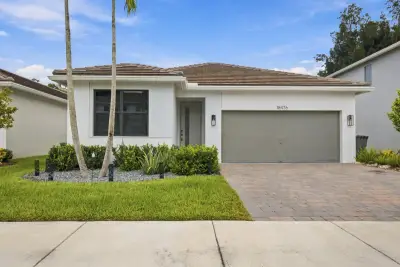 18476 Glenstone St, Jupiter: photo 1 of 37