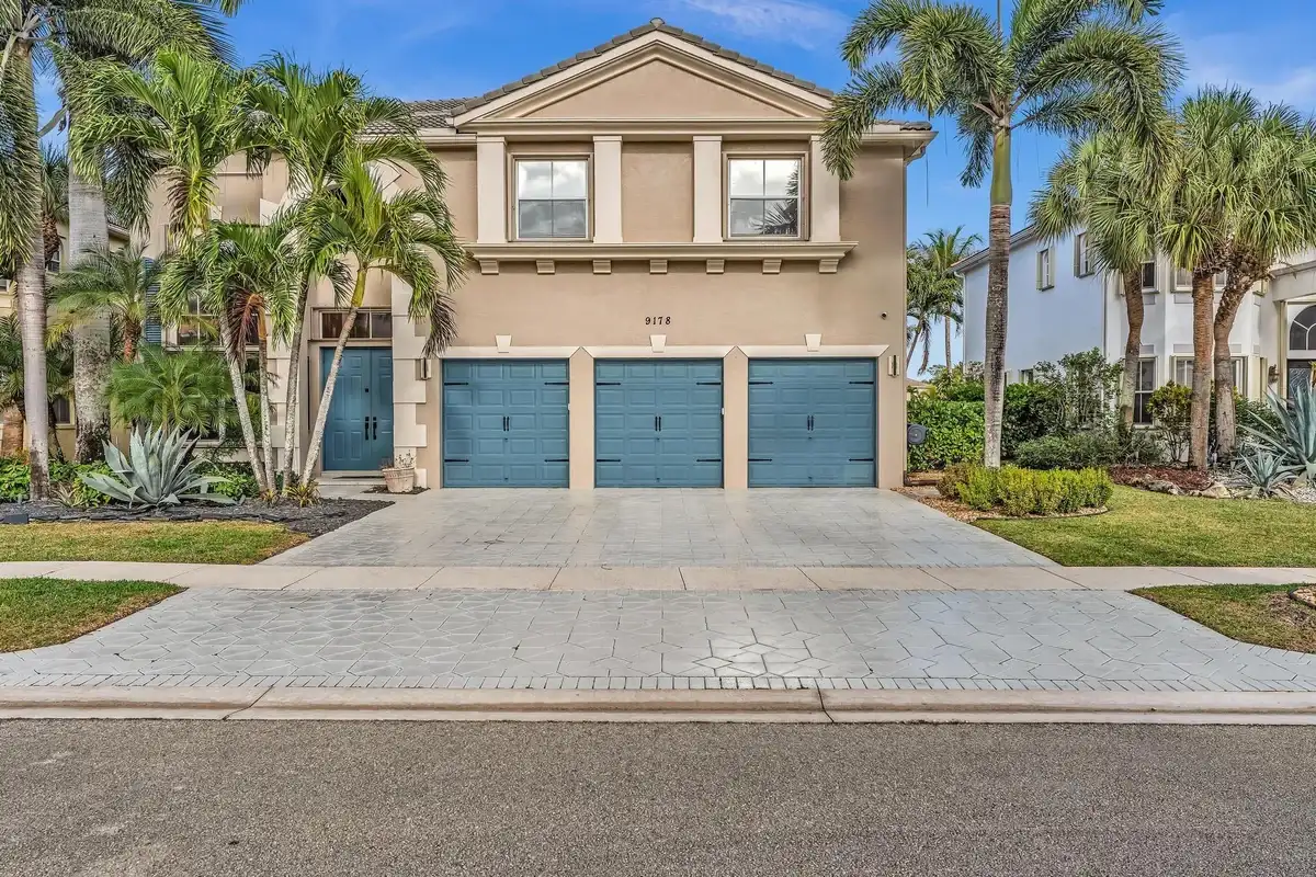 9178 Delemar Ct, Wellington: photo 1 of 101