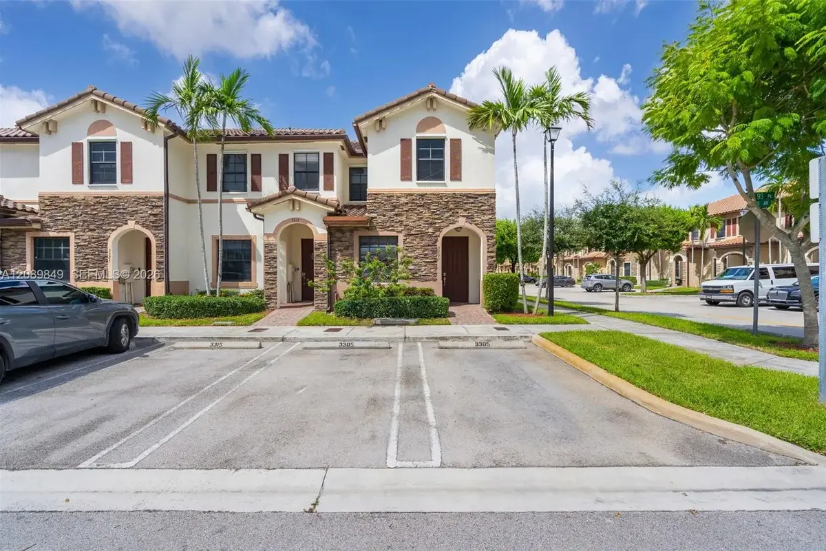 3305 W 93rd Pl, Hialeah: photo 1 of 40