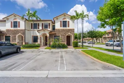 3305 W 93rd Pl, Hialeah: photo 1 of 40