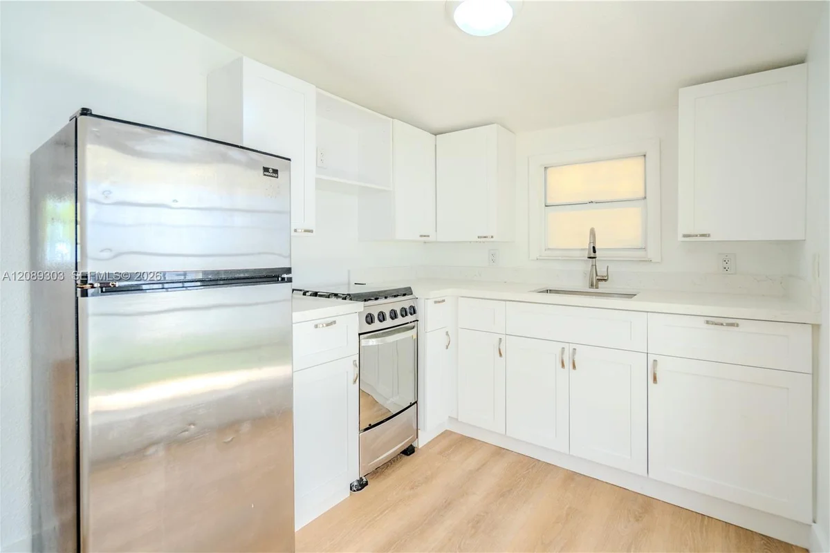 27 SW 55th Ave Rd #R, Miami: photo 1 of 15