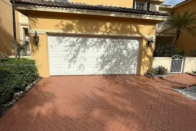 5543 NW 112th Pl, Doral: photo 1 of 12