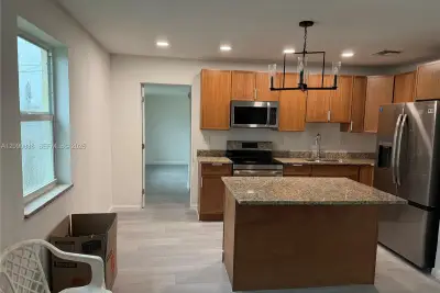840 W 4th St, Riviera Beach: photo 1 of 1