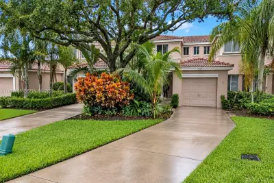 1724 SW 110th Ter, Davie: photo 1 of 48