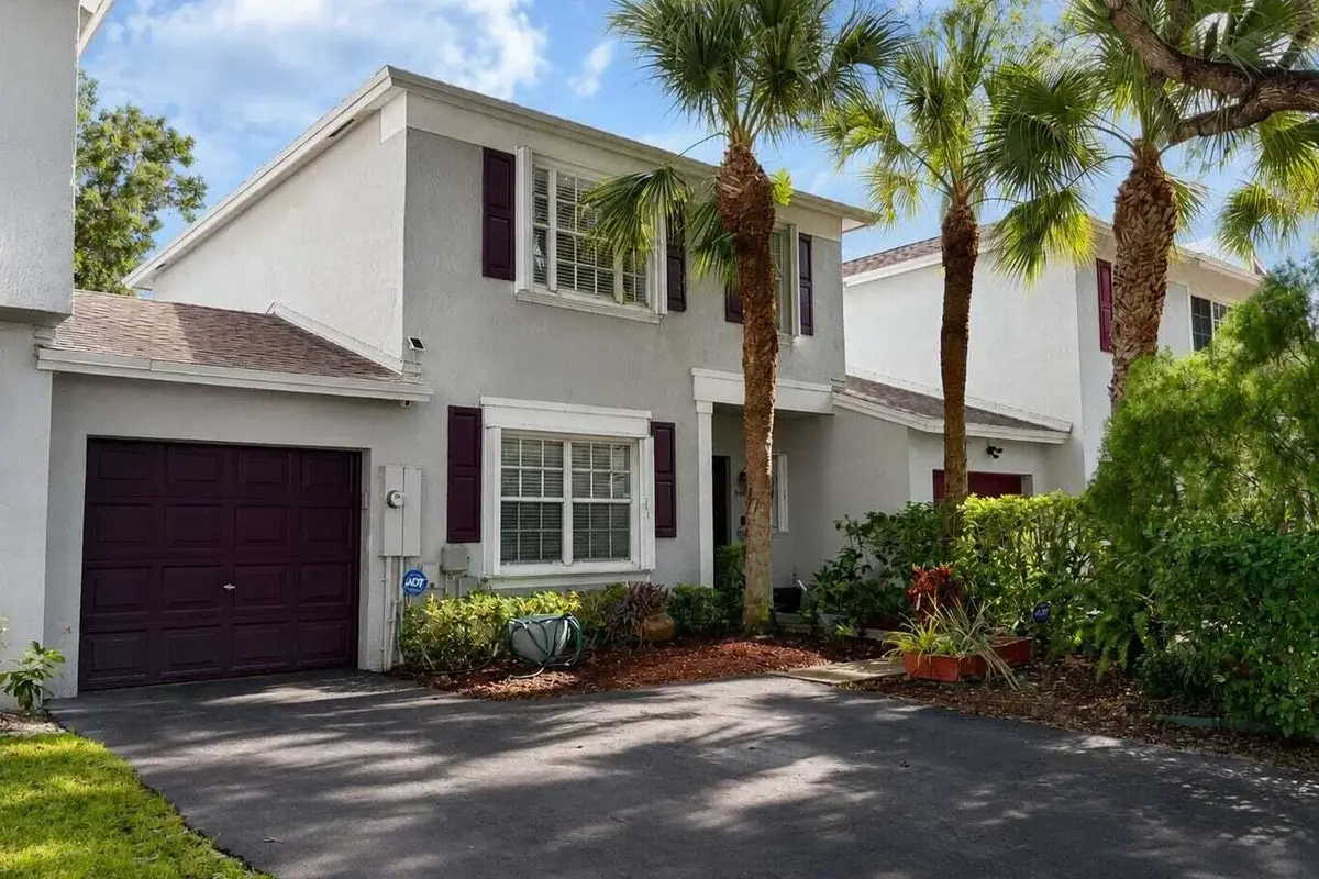9491 Stanley Ln, Tamarac: photo 1 of 19