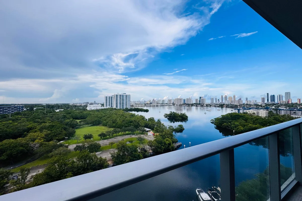 16385 Biscayne Blvd #1204, North Miami Beach: photo 1 of 32