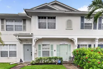 3176 SW 50th St, Dania Beach: photo 1 of 37