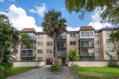 7300 NW 17th St #105, Plantation: photo 1 of 35