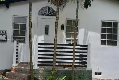 4431 SW 10th St, Miami: photo 1 of 15