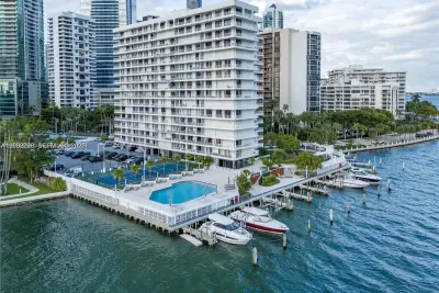 200 SE 15th Rd #4K, Miami: photo 1 of 52