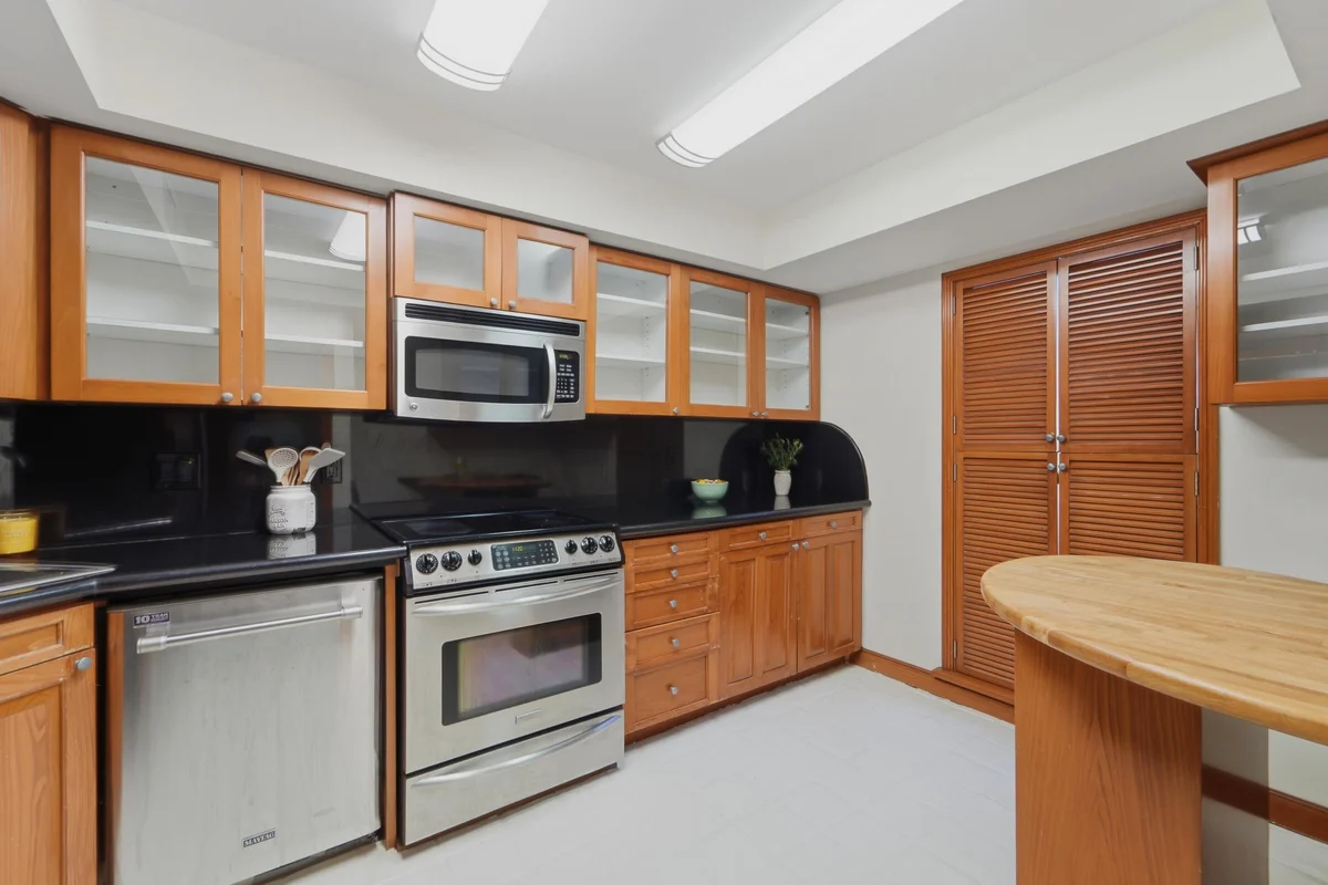 1700 Presidential Way #103, West Palm Beach: photo 1 of 35