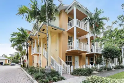 400 SW 14th Ave, Fort Lauderdale: photo 1 of 38