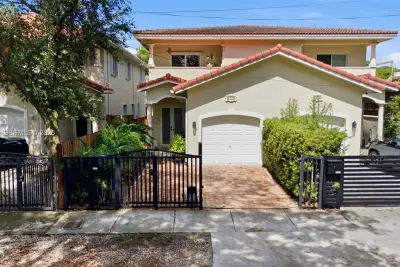 3112 Ohio St, Miami: photo 1 of 22