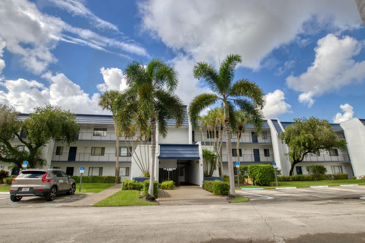 4489 Luxemburg Ct #304, Lake Worth: photo 1 of 17