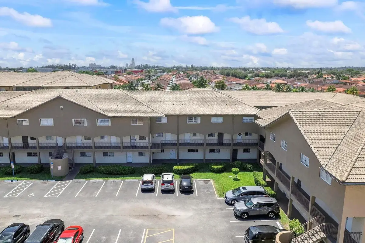 8851 NW 119th St #5105, Hialeah: photo 1 of 27