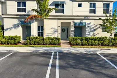 541 NE 1st Dr, Florida City: photo 1 of 24