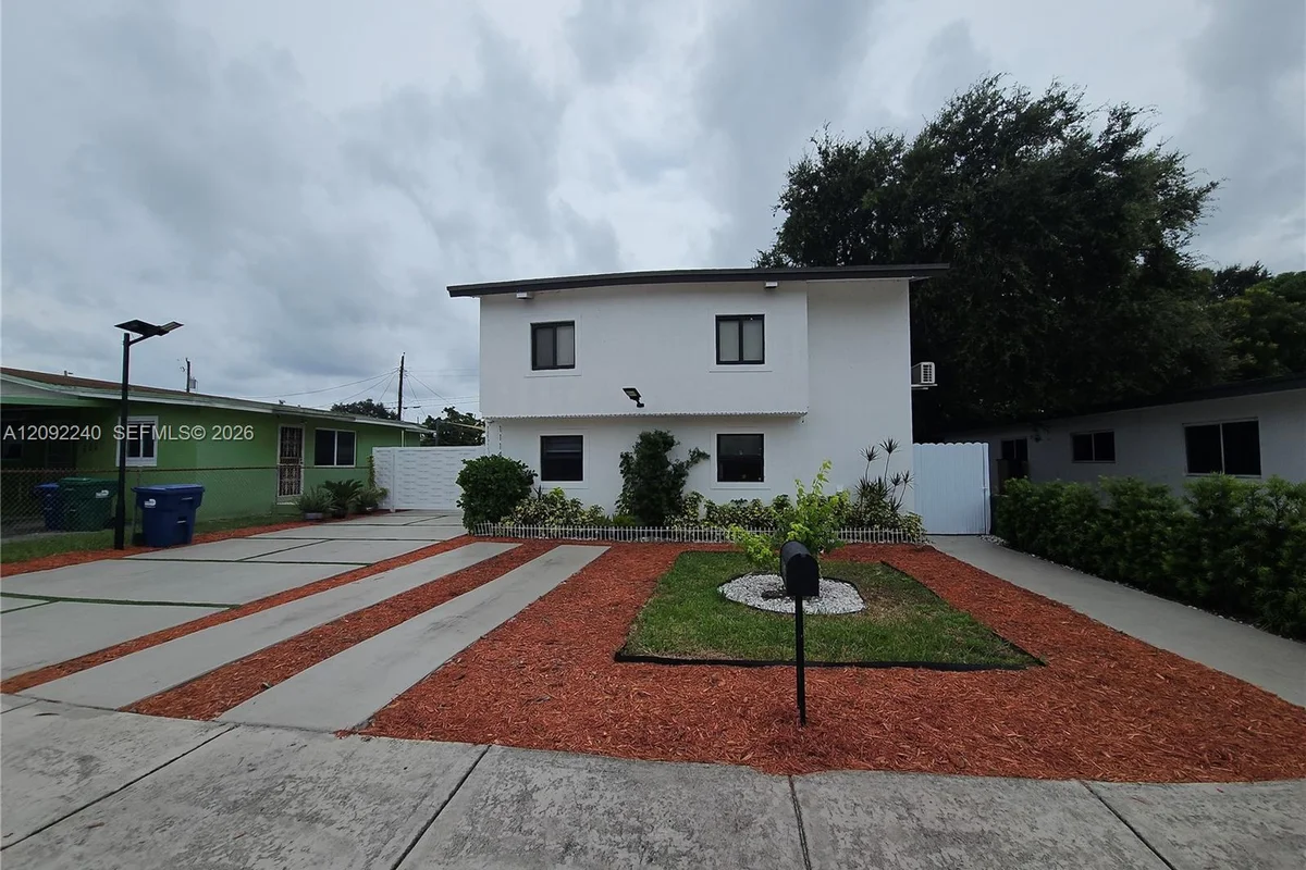 1114 NW 76th St, Miami: photo 1 of 43