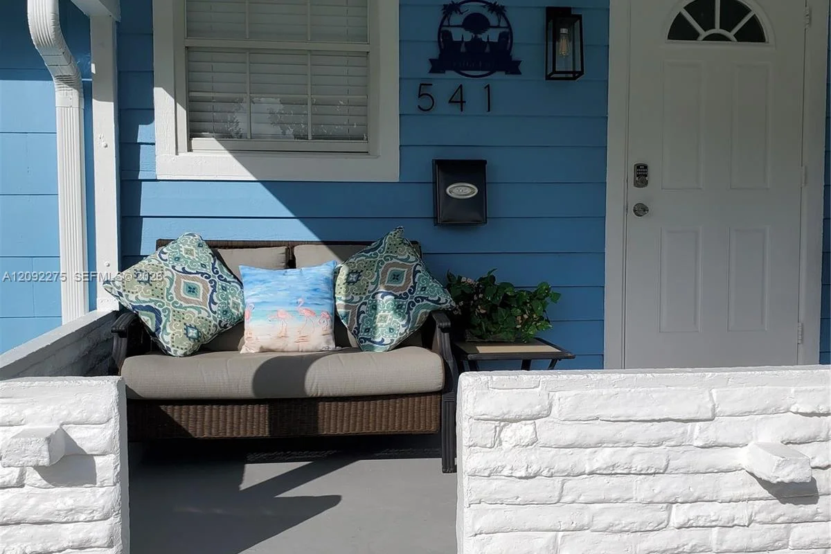 House in Miami: photo 1 of 11