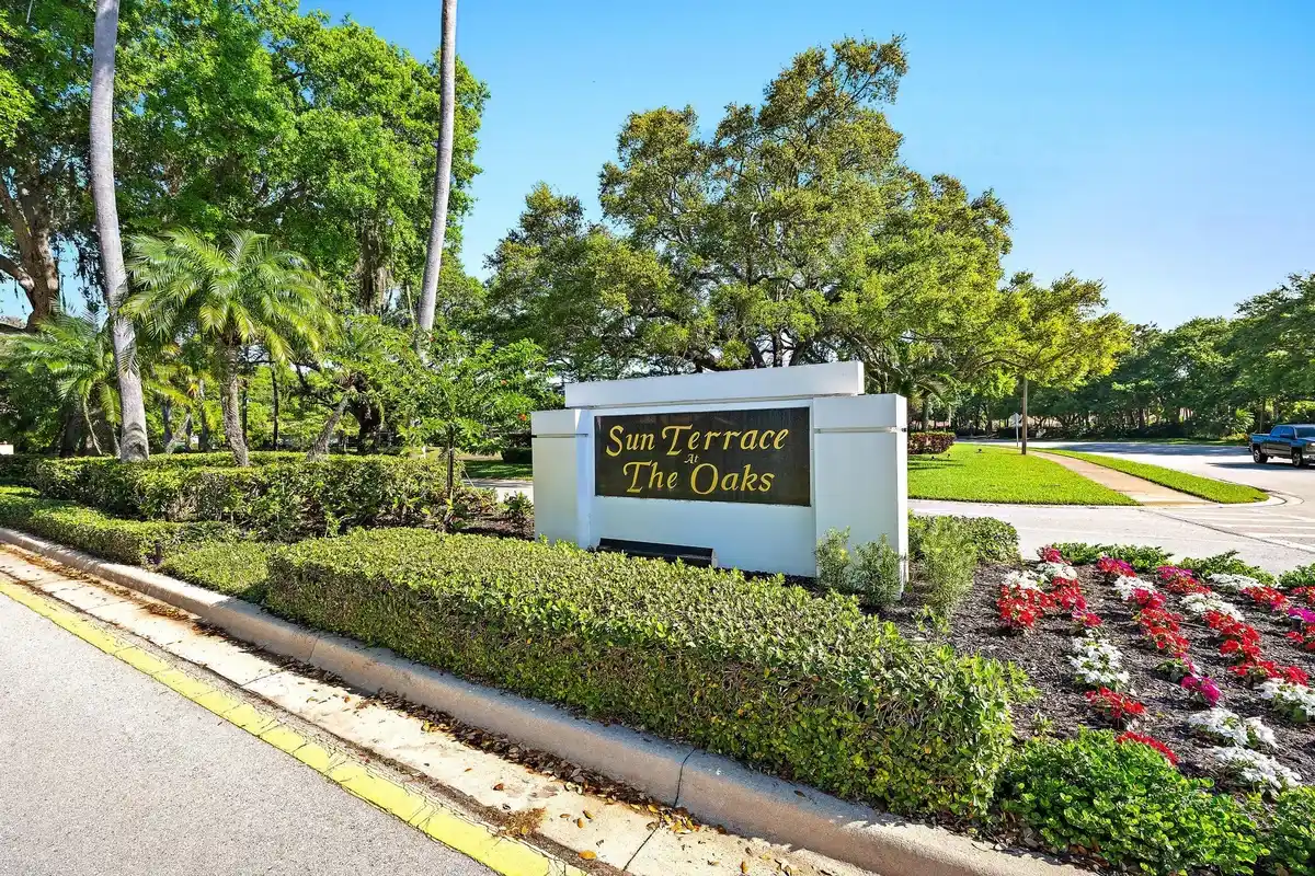 8404 Chapman Oak Ct, Palm Beach Gardens: photo 1 of 46