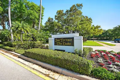 8404 Chapman Oak Ct, Palm Beach Gardens: photo 1 of 46