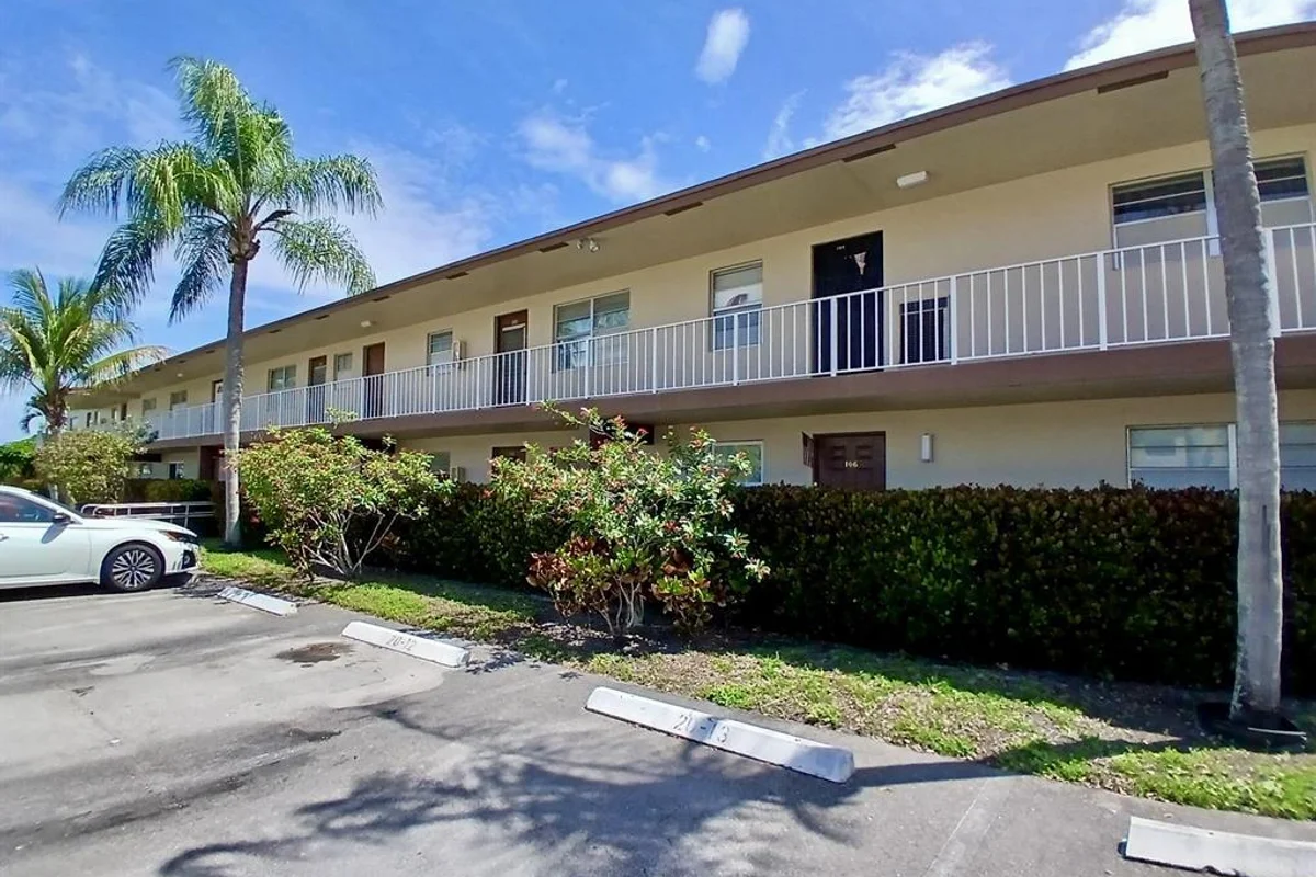 7400 NW 5th Pl #105, Margate: photo 1 of 17