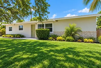 1963 Highland Dr, North Palm Beach: photo 1 of 8