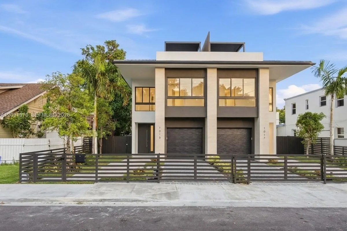 1017 SW 13th Ct, Miami: photo 1 of 43